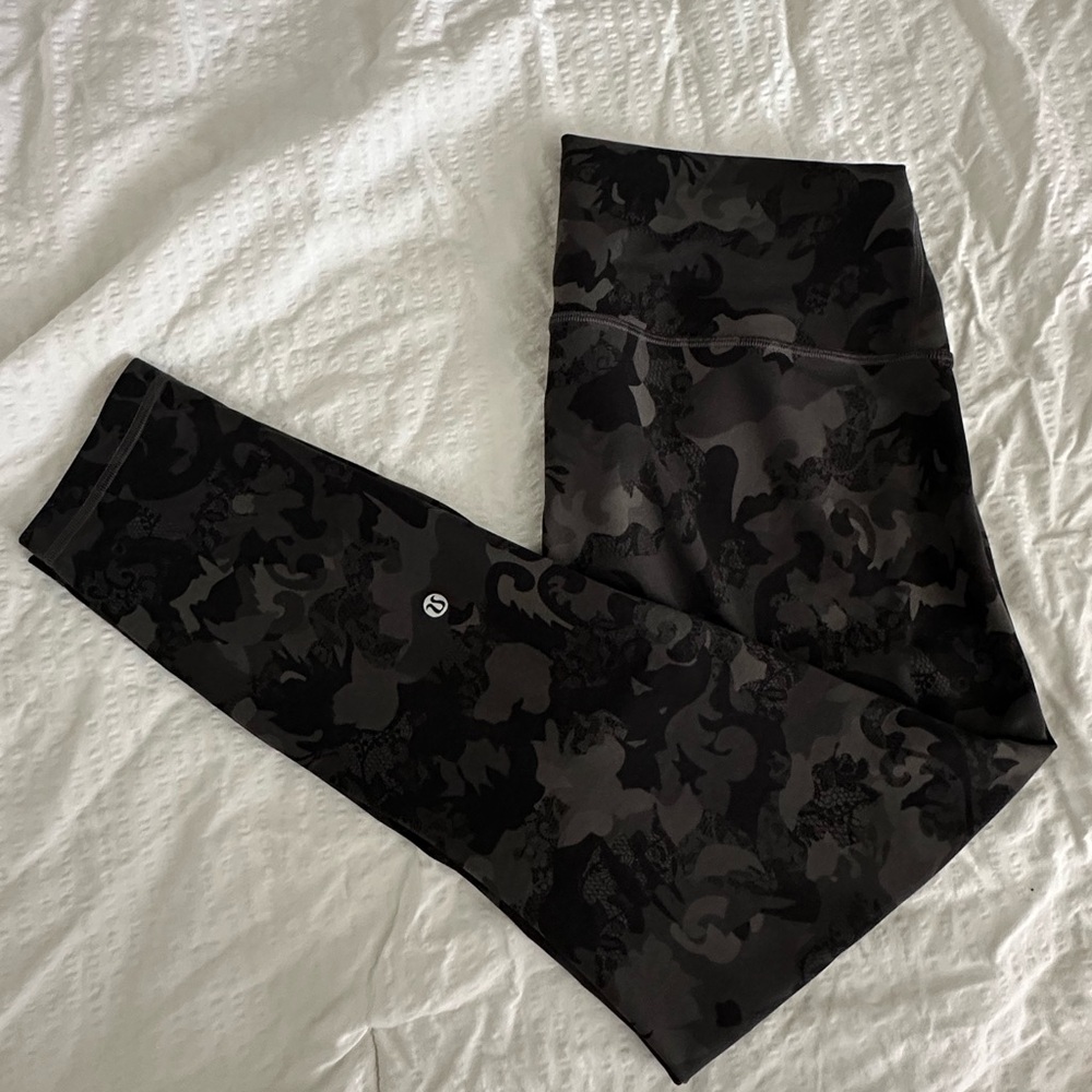 Lululemon Athletica Wunder Train High Rise Tight 25” in Black Heritage Lace Size